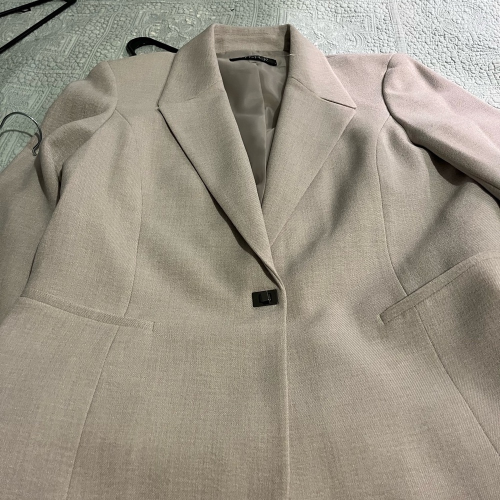 Kasper , timeless style beige jacket .🆕